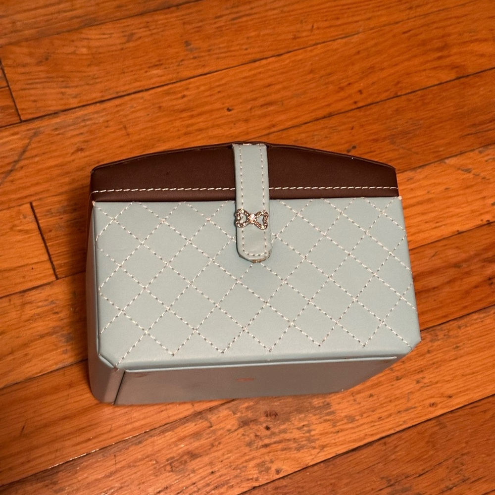 Elegant “Tiffany Blue” Color & Chocolate Jewelry Box - Picture 7 of 13
